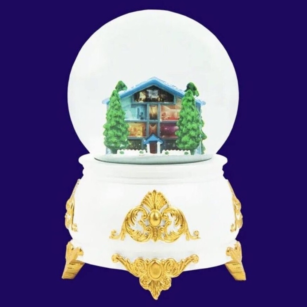 Taylor Swift Lover Snowglobe